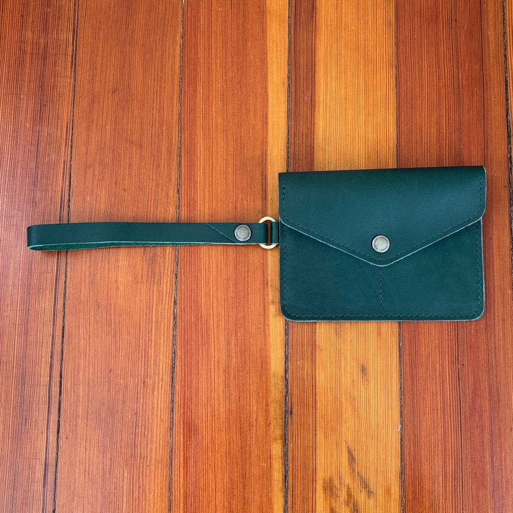 NWOT Portland Leather Passport Wallet